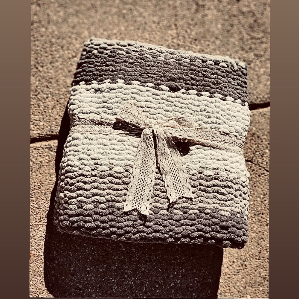 KING SIZE CHUNKY KNIT BLANKET